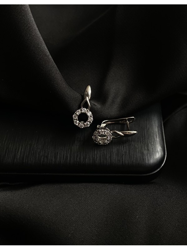 Сережки з камінням срібного кольору 30700