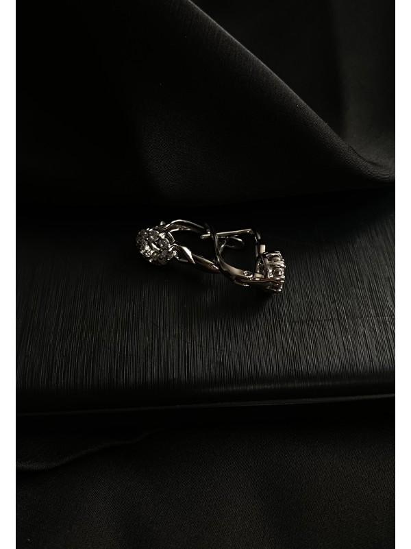 Сережки з камінням срібного кольору 30700