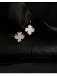 Сережки "Клевер" англійський замок білого кольору 30715