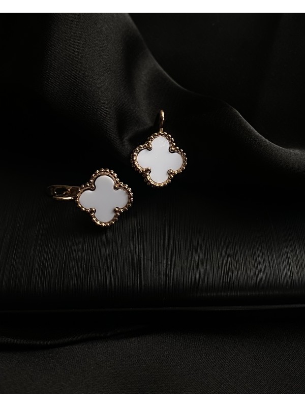 Сережки "Клевер" англійський замок білого кольору 30715