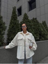 Жіноча сорочка баранчик оверсайз молчного кольору 30743