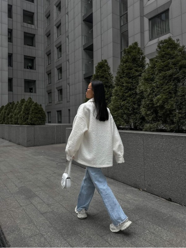 Жіноча сорочка баранчик оверсайз молчного кольору 30743