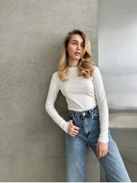 Жіночий легкий лонгслів у рубчик бiлого кольору 30753