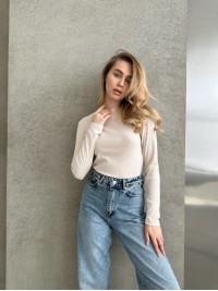 Жіночий легкий лонгслів у рубчик бежевого кольору 30754