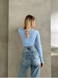 Жіночий легкий лонгслів у рубчик блакитного кольору 30755