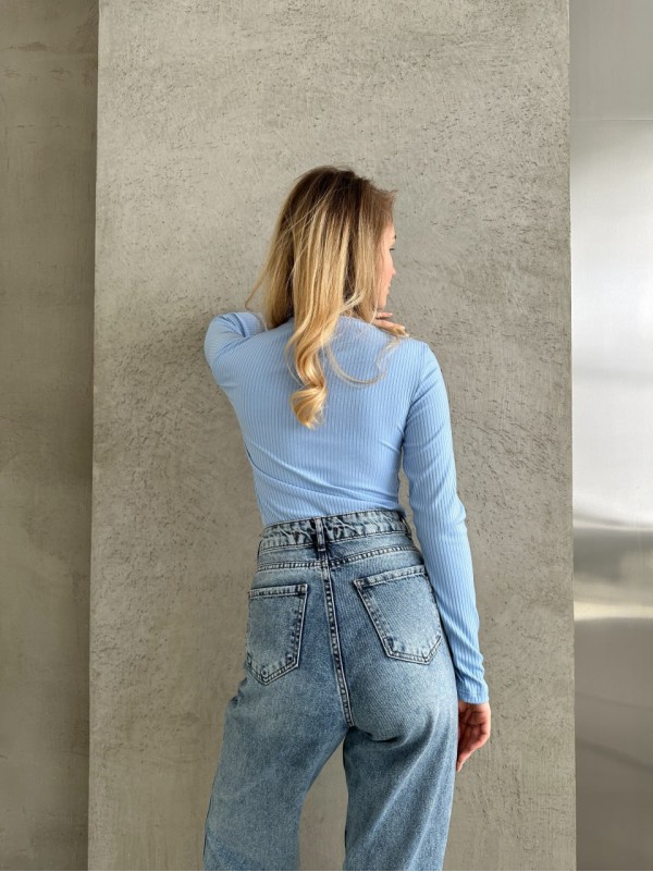 Жіночий легкий лонгслів у рубчик блакитного кольору 30755