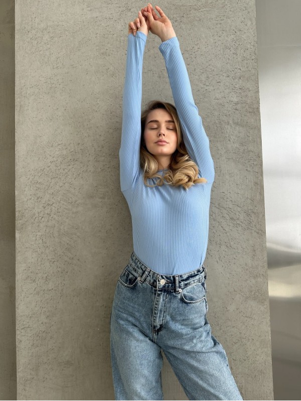 Жіночий легкий лонгслів у рубчик блакитного кольору 30755