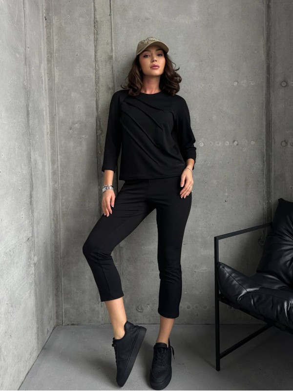 Легкий спортивний костюм для жінок чорного кольору 30829