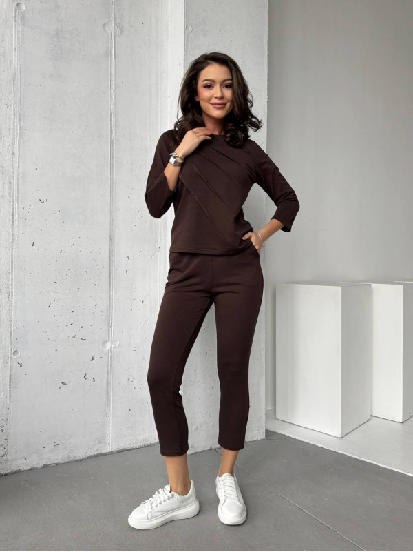 Легкий спортивний костюм для жінок коричневого кольору 30830