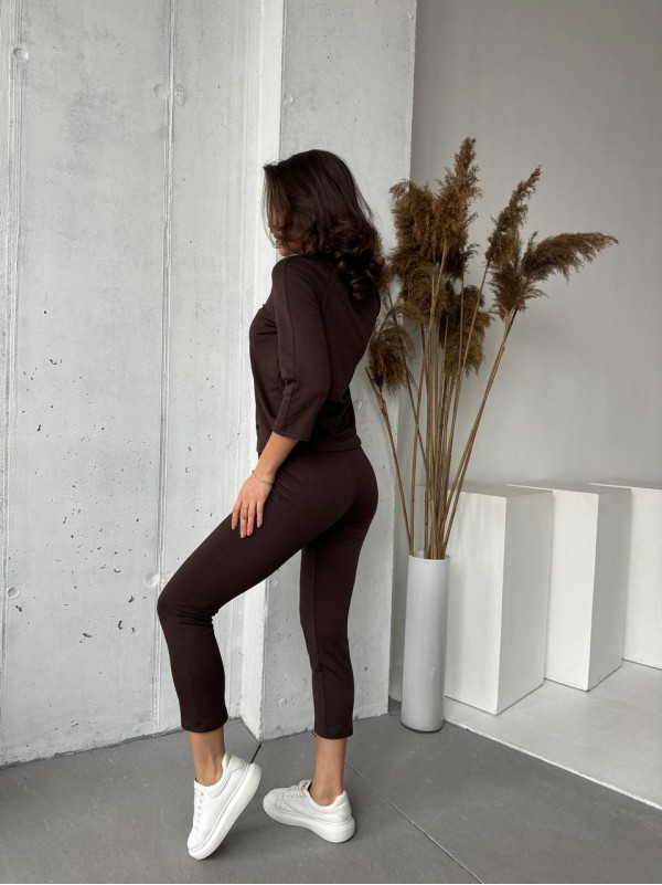 Легкий спортивний костюм для жінок коричневого кольору 30830