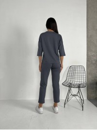 Легкий костюм для жінок сiрого кольору 30835