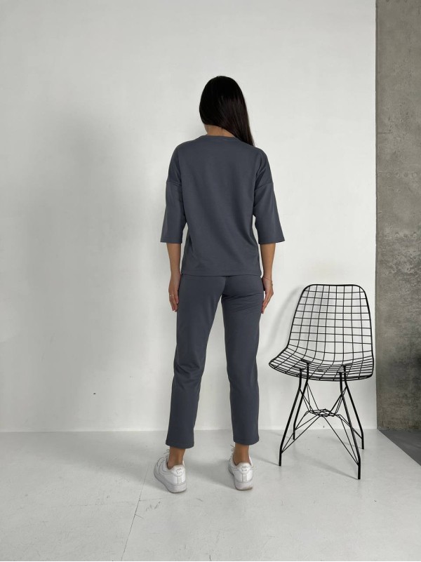 Легкий костюм для жінок сiрого кольору 30835