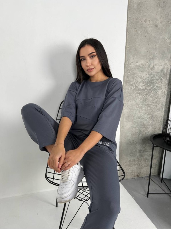 Легкий костюм для жінок сiрого кольору 30835