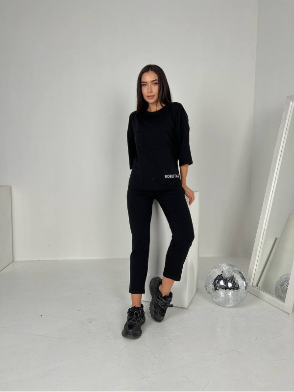 Легкий костюм для жінок чорного кольору 30836