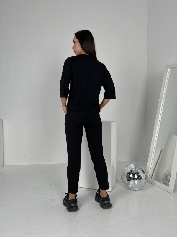 Легкий костюм для жінок чорного кольору 30836