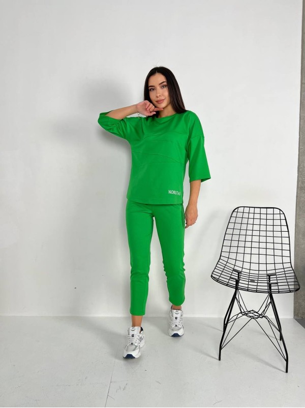 Легкий костюм для жінок зеленого кольору 30837