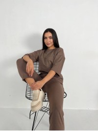 Легкий костюм для жінок кавового кольору 30838