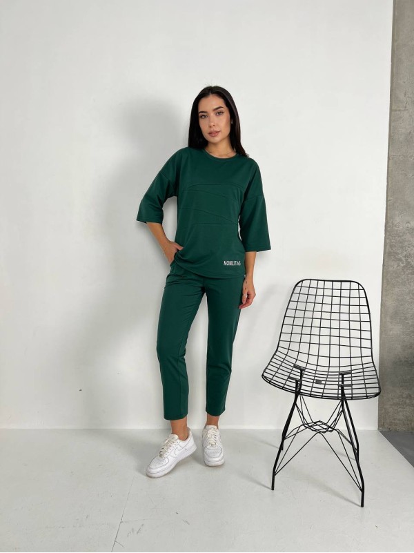 Легкий костюм для жінок смарагдового кольору 30839