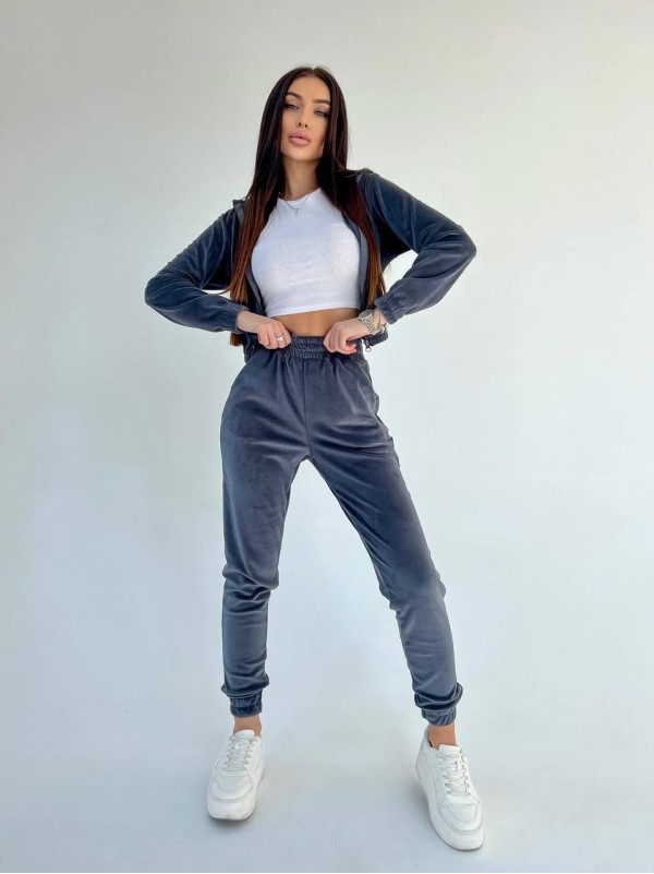 Жіночий велюровий костюм сiрого кольору 30894