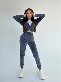 Жіночий велюровий костюм сiрого кольору 30894