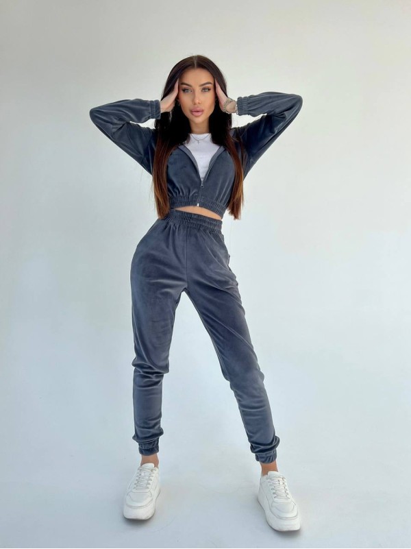 Жіночий велюровий костюм сiрого кольору 30894