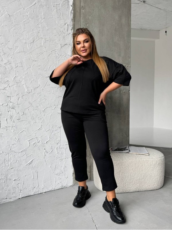 Легкий спортивний костюм чорного кольору 30942