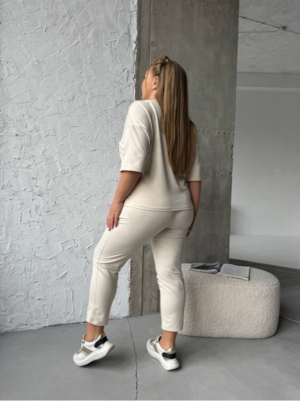 Легкий спортивний костюм молочного кольору 30944