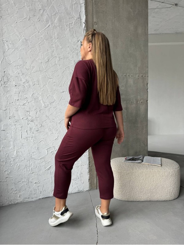 Легкий спортивний костюм бордового кольору 30947