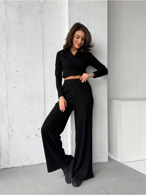 Прогулянковий жіночий костюм у рубчик чорного кольору 31107