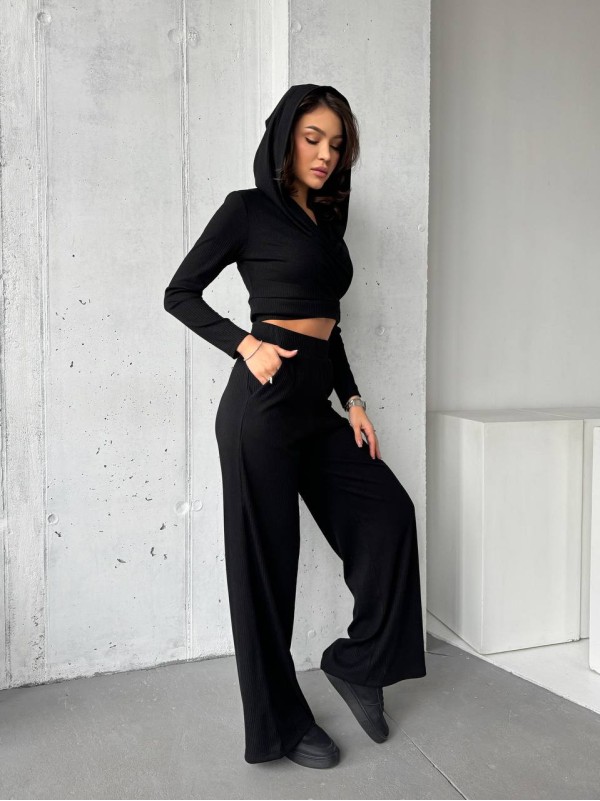 Прогулянковий жіночий костюм у рубчик чорного кольору 31107