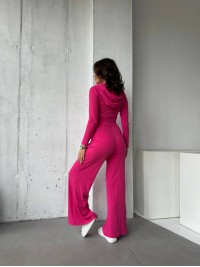 Прогулянковий жіночий костюм у рубчик малинового кольору 31109