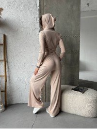 Прогулянковий жіночий костюм у рубчик бежевого кольору 31111