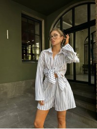 Легкий костюм із шортами білого кольору 31137