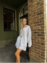 Легкий костюм із шортами білого кольору 31137