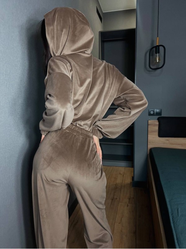 Жіночий велюровий комбінезон кавового кольору 31139