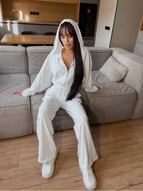 Жіночий велюровий комбінезон молочного кольору 31140