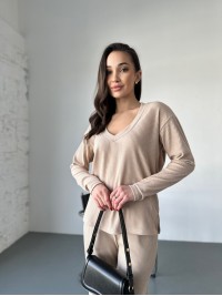 Жіночий прогулянковий костюм з трикотажу в рубчик бежевого кольору 31196