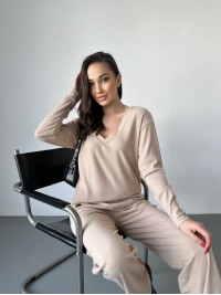 Жіночий прогулянковий костюм з трикотажу в рубчик бежевого кольору 31196