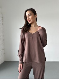 Жіночий прогулянковий костюм з трикотажу в рубчик кавового кольору 31197