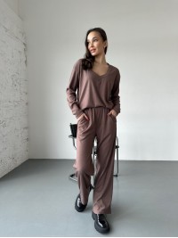 Жіночий прогулянковий костюм з трикотажу в рубчик кавового кольору 31197