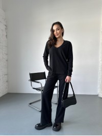 Жіночий прогулянковий костюм з трикотажу в рубчик чорного кольору 31198