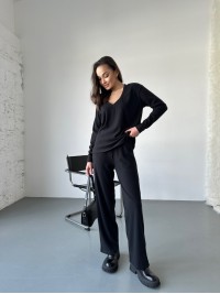 Жіночий прогулянковий костюм з трикотажу в рубчик чорного кольору 31198