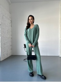 Жіночий прогулянковий костюм з трикотажу в рубчик фiсташкового кольору 31199