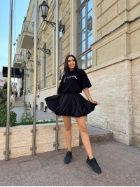 Жіноча легка спідниця міні чорного кольору 31220