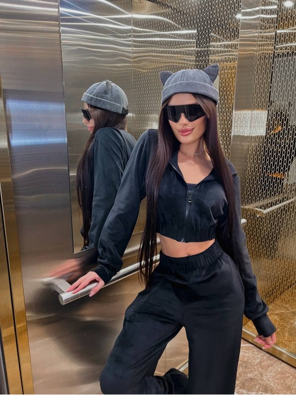 Велюровий жіночий костюм на блискавці чорного кольору 31224