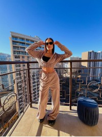 Велюровий жіночий костюм на блискавці кавового кольору 31225