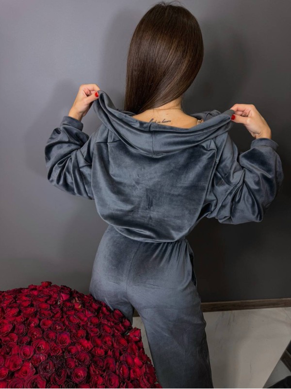 Велюровий жіночий костюм графiтового кольору 31235