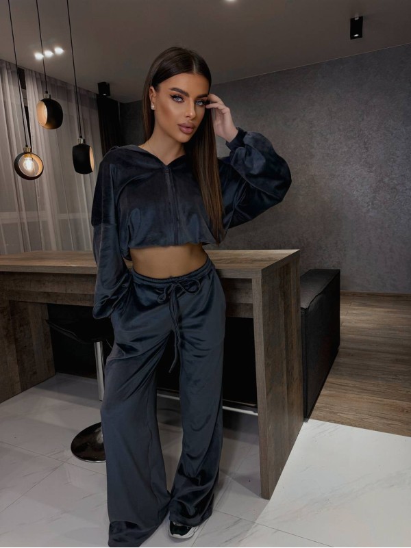 Велюровий жіночий костюм графiтового кольору 31235