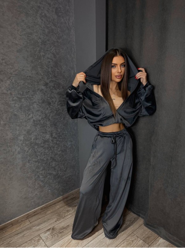 Велюровий жіночий костюм графiтового кольору 31235