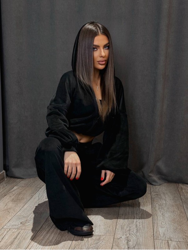 Велюровий жіночий костюм чорного кольору 31236